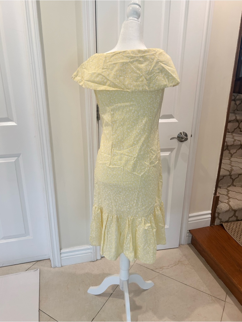 Yellow Easy Living Vintage Ruffle Hem Button-Front Women’s Dress - Picture 5 of 7